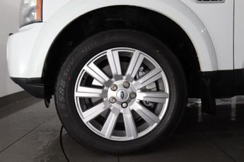 LAND ROVER DISCOVERY 3.0 4 SDV6 XS 5d AUTO 255 BHP