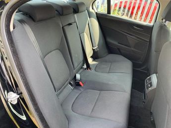 JAGUAR XE 2.0 GTDI SE 4d 197 BHP