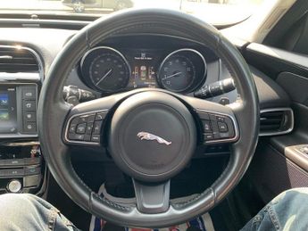 JAGUAR XE 2.0 GTDI SE 4d 197 BHP