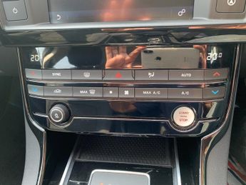 JAGUAR XE 2.0 GTDI SE 4d 197 BHP