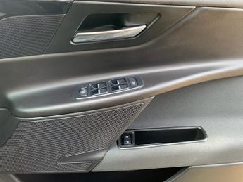 JAGUAR XE 2.0 GTDI SE 4d 197 BHP