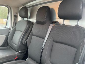 RENAULT TRAFIC 1.6 dCi 29 Sport Nav Panel Van 5dr Diesel Manual LWB Standard Ro