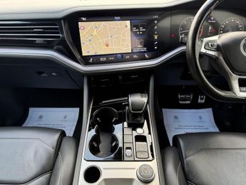 VOLKSWAGEN TOUAREG 3.0 TDI V6 R-LINE TECH SUV 5DR DIESEL 4MOTION 4WD AUTO EURO 6 (s