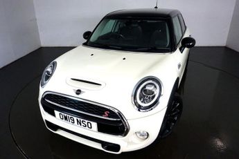 MINI Hatch 2.0 Cooper S Classic-1 FORMER KEEPERS FINISHED IN PEPPER WHITE W