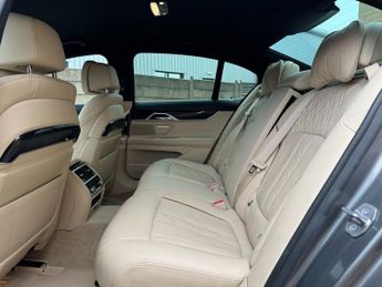 BMW 7 SERIES 3.0 740d M Sport Saloon 4dr Diesel Auto xDrive Euro 6 (s/s) (320