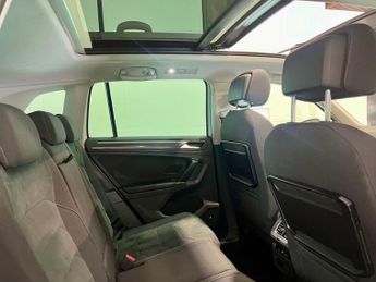VOLKSWAGEN TIGUAN 2.0 TSI BlueMotion Tech SEL SUV 5dr Petrol DSG 4Motion Euro 6 (s
