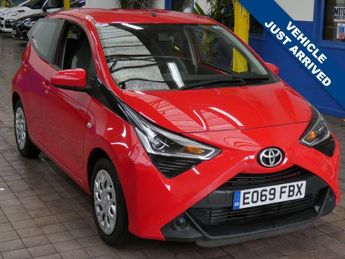 Toyota AYGO 1.0 VVT-i x-play Hatchback 5dr Petrol x-shift Euro 6 (71 ps)