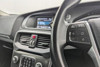 VOLVO V40 1.5 T2 SE Hatchback 5dr Petrol Auto Euro 6 (s/s) (122 ps)
