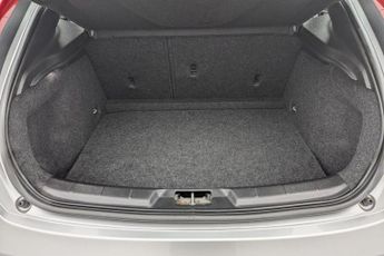 VOLVO V40 1.5 T2 SE Hatchback 5dr Petrol Auto Euro 6 (s/s) (122 ps)