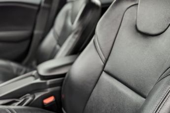 VOLVO V40 1.5 T2 SE Hatchback 5dr Petrol Auto Euro 6 (s/s) (122 ps)