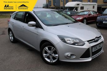 Ford Focus 1.6 Zetec Hatchback 5dr Petrol Powershift Euro 5 (125 ps)