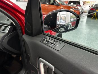 LAND ROVER DISCOVERY SPORT 2.0 TD4 HSE SUV 5dr Diesel Auto 4WD Euro 6 (s/s) (180 ps)