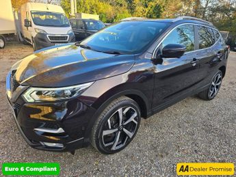 NISSAN QASHQAI 1.3 DIG-T Tekna in black with 28,400 miles, 1 owner, full servic
