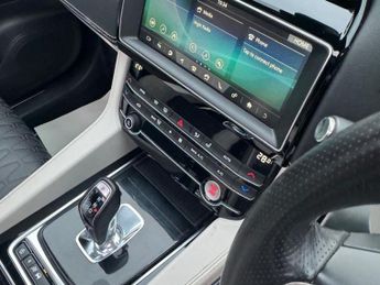 JAGUAR F-PACE 5.0 V8 SVR SUV 5dr Petrol Quickshift AWD Euro 6 (s/s) (550 ps)