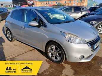 Peugeot 208 1.4 HDi Allure Hatchback 5dr Diesel Manual Euro 5 (70 ps)