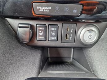 NISSAN LEAF 40kWh N-Connecta Hatchback 5dr Electric Auto (150 ps)