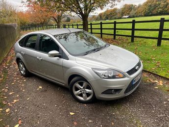 Ford Focus 1.6 Zetec Hatchback 5dr Petrol Automatic (184 g/km, 99 bhp)