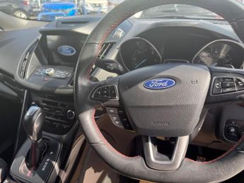 FORD KUGA 2.0 TDCi ST-Line SUV 5dr Diesel Powershift Euro 6 (120 ps)