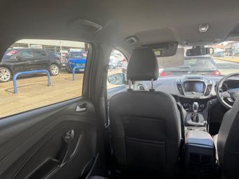FORD KUGA 2.0 TDCi ST-Line SUV 5dr Diesel Powershift Euro 6 (120 ps)