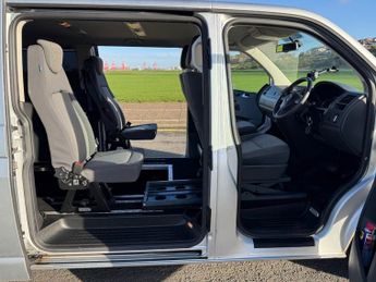 VOLKSWAGEN TRANSPORTER SHUTTLE (WAV) 2.0 TD T30 SE  Minibus 4dr Diesel DSG L1 H1 