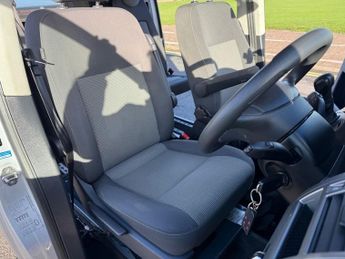 VOLKSWAGEN TRANSPORTER SHUTTLE (Wheelchair Accessible Vehicle) 2.0 TD T30 SE  Minibus 4dr Diese