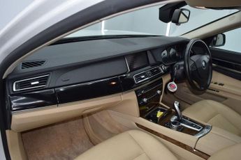 BMW 7 SERIES 3.0 740i SE Saloon 4dr Petrol Auto Euro 5 (s/s) (320 ps)