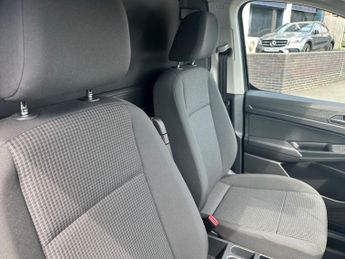 VOLKSWAGEN CADDY 2.0 TDI C20 Commerce Plus Panel Van 5dr Diesel DSG SWB Euro 6 (s