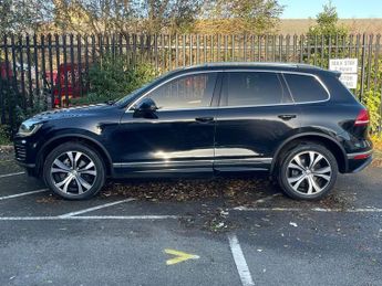 Volkswagen Touareg 3.0 TDI V6 BlueMotion Tech R-Line SUV 5dr Diesel Tiptronic 4WD E