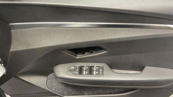RENAULT MEGANE E-TECH EV60 60kWh equilibre Hatchback 5dr Electric Auto (optimum charge