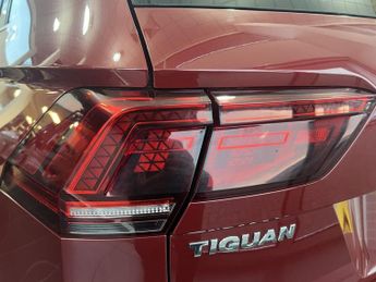 VOLKSWAGEN TIGUAN 2.0 TDI BlueMotion Tech R-Line SUV 5dr Diesel DSG 4Motion Euro 6