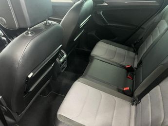 VOLKSWAGEN TIGUAN 2.0 TDI BlueMotion Tech R-Line SUV 5dr Diesel DSG 4Motion Euro 6
