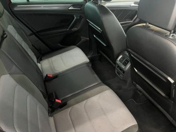 VOLKSWAGEN TIGUAN 2.0 TDI BlueMotion Tech R-Line SUV 5dr Diesel DSG 4Motion Euro 6