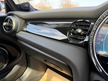 MINI Electric Hatch 32.6kWh Level 3 Hatchback 3dr Electric Auto (184 ps)