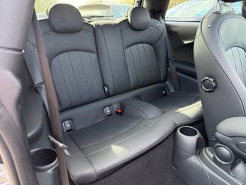 MINI Electric Hatch 32.6kWh Level 3 Hatchback 3dr Electric Auto (184 ps)