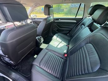 VOLKSWAGEN PASSAT 1.6 TDI SEL Estate 5dr Diesel DSG Euro 6 (s/s) (120 ps)