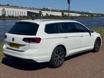 VOLKSWAGEN PASSAT 1.6 TDI SEL Estate 5dr Diesel DSG Euro 6 (s/s) (120 ps)