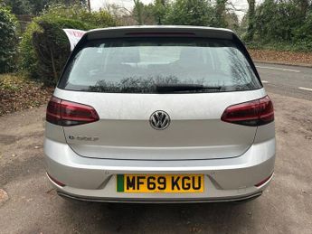 VOLKSWAGEN E-GOLF 35.8kWh e-Golf Hatchback 5dr Electric Auto (136 ps)