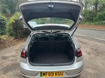VOLKSWAGEN E-GOLF 35.8kWh e-Golf Hatchback 5dr Electric Auto (136 ps)