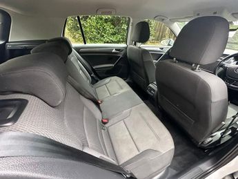 VOLKSWAGEN E-GOLF 35.8kWh e-Golf Hatchback 5dr Electric Auto (136 ps)