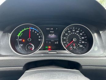 VOLKSWAGEN E-GOLF 35.8kWh e-Golf Hatchback 5dr Electric Auto (136 ps)