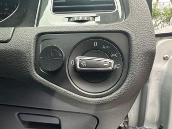 VOLKSWAGEN E-GOLF 35.8kWh e-Golf Hatchback 5dr Electric Auto (136 ps)