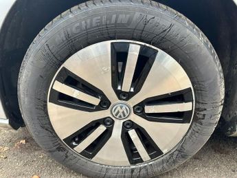 VOLKSWAGEN E-GOLF 35.8kWh e-Golf Hatchback 5dr Electric Auto (136 ps)