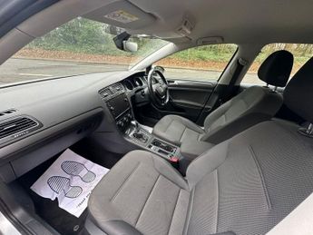 VOLKSWAGEN E-GOLF 35.8kWh e-Golf Hatchback 5dr Electric Auto (136 ps)