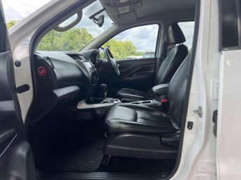 NISSAN NAVARA 2.3 Navara Tekna dCi Auto 4WD 5dr