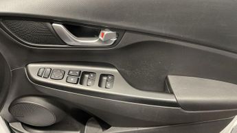 HYUNDAI KONA 64kWh Premium SUV 5dr Electric Auto (10.5kW Charger) (204 ps)