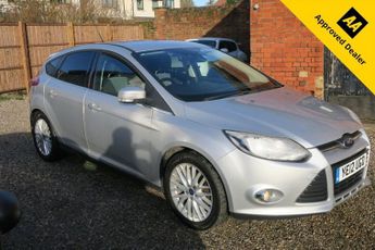 Ford Focus 1.6 Zetec Hatchback 5dr Petrol Manual Euro 5 (105 ps) SERVICE HI