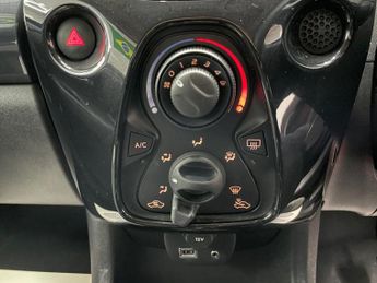 TOYOTA AYGO 1.0 VVT-i x-pression x-wave 5dr Petrol x-shift Euro 5 Euro 5 (68
