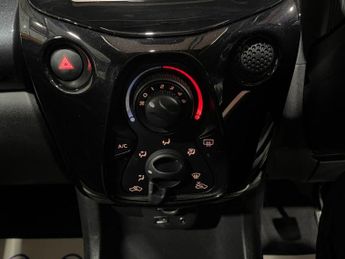 TOYOTA AYGO 1.0 VVT-i x-pression x-wave 5dr Petrol x-shift Euro 5 Euro 5 (68