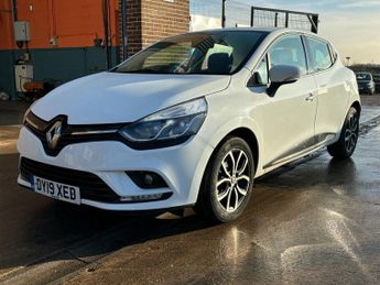 Renault Clio 0.9 TCe Play Hatchback 5 Door Petrol Manual White Euro 6 1 Forme