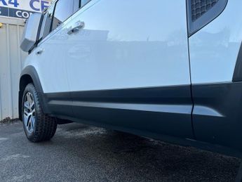 LAND ROVER DEFENDER 2.0 SD4 HSE SUV 5dr Diesel Auto 4WD Euro 6 (s/s) (240 ps)